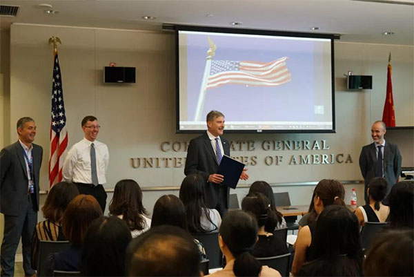 领事馆声明：中美贸易形势不影响美国签证发放政策